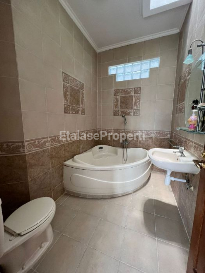 Foto properti Dijual Rumah 2 Lantai Di  Raya Telaga Utama Citraland Surabaya Barat 5