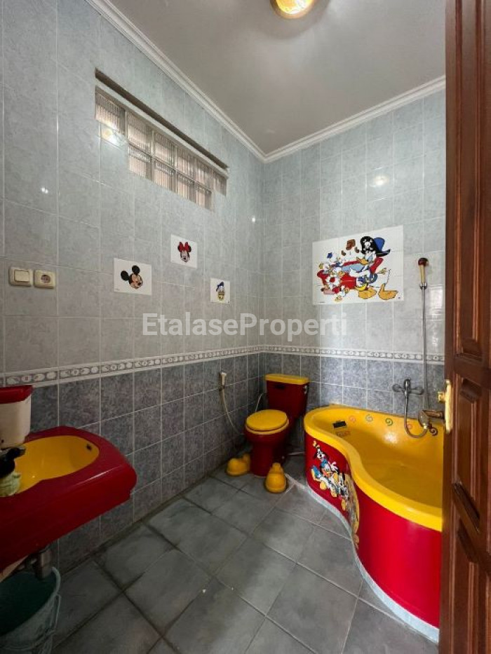 Foto properti Dijual Rumah 2 Lantai Di  Raya Telaga Utama Citraland Surabaya Barat 6