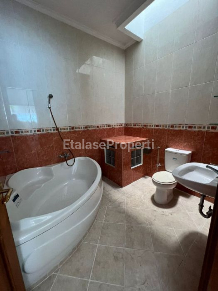Foto properti Dijual Rumah 2 Lantai Di  Raya Telaga Utama Citraland Surabaya Barat 7