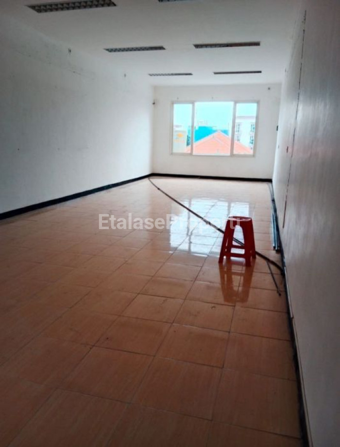 Foto properti Disewakan Ruko 4 Lantai Pusat Kota Jalan Karimun Jawa Depan RS Siloam 8