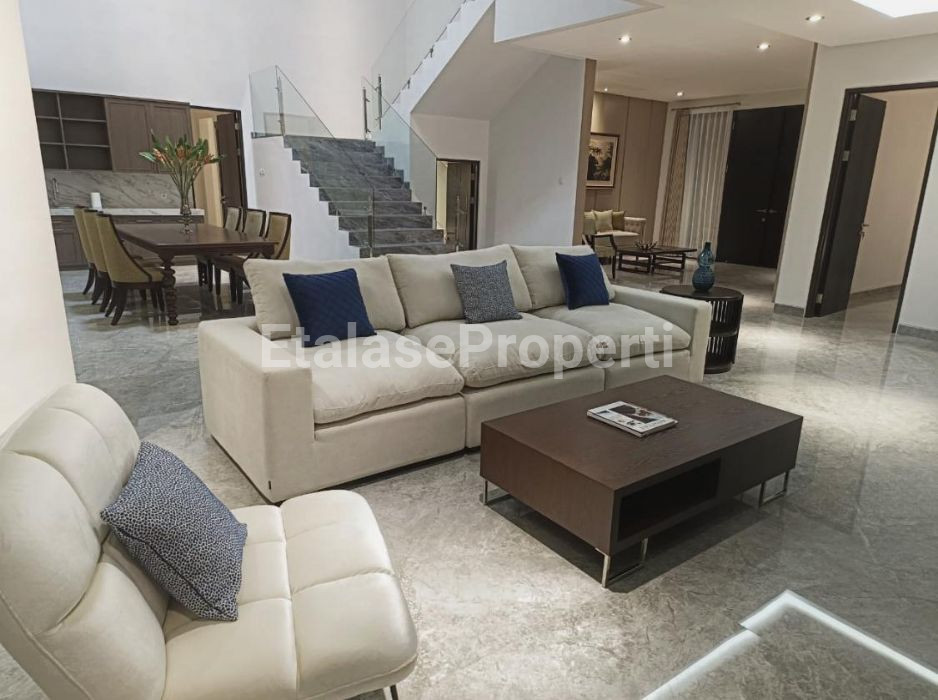 Foto properti Dijual Rumah Baru Main Road Royal Residence 2