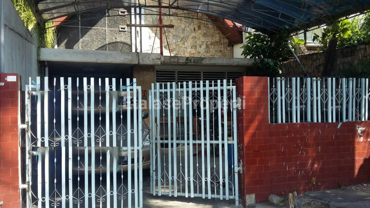 Foto properti Rumah Bagus Siap Huni Lokasi Strategis Di Jl. Kartini Pusat Kota Surabaya 1