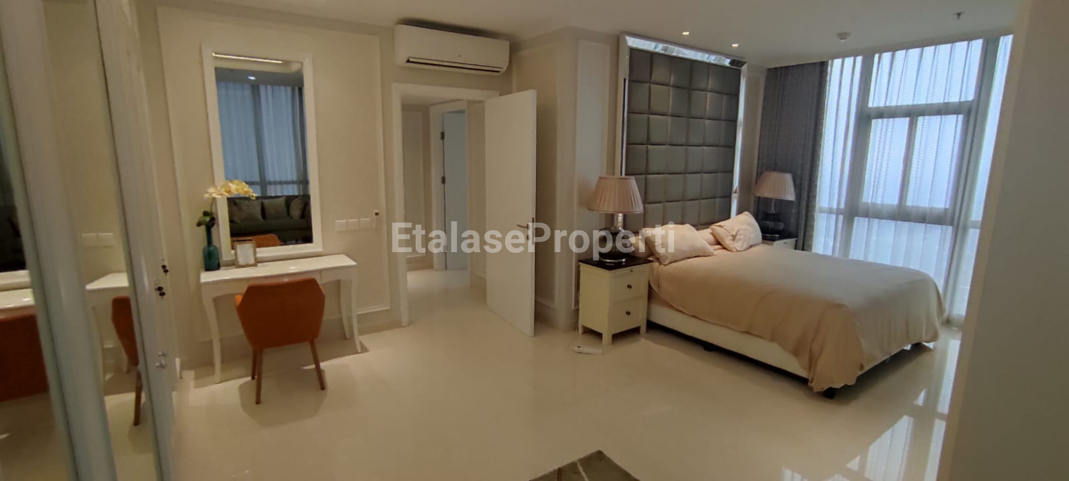 Foto properti Dijual Apartment VOILA Ciputra Wold Semi Private Lift Full Furnished Terawat! 4