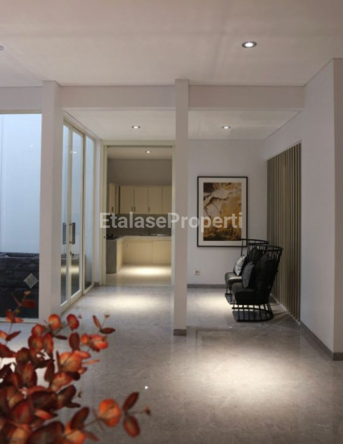 Foto properti DIJUAL  Rumah 2 Lantai WBM Second Baru Renovasi 2