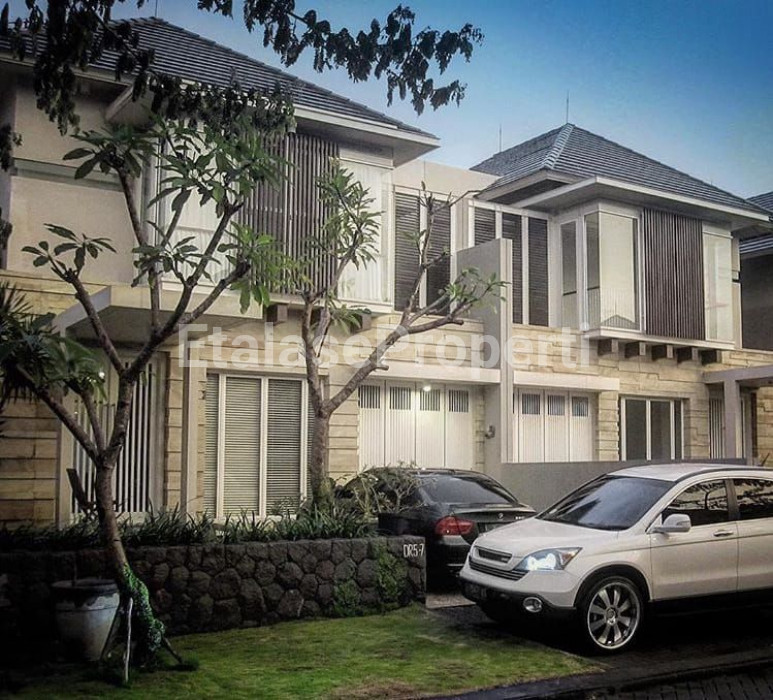Foto properti Dijual Rumah  "Diamond Hill"  CitraLand, Surabaya Barat 1