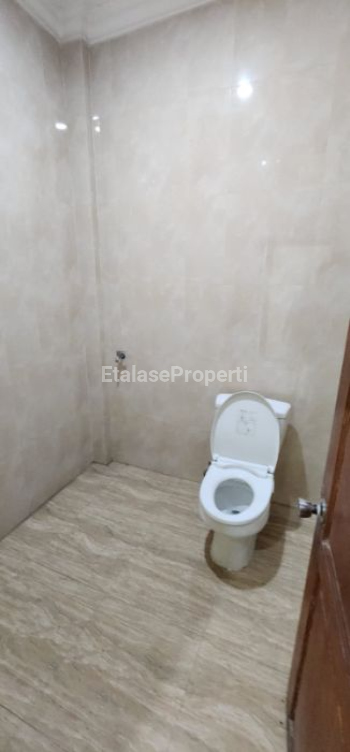 Foto properti *Dijual  Ruko Raya Ngagel Strategis Dan Langka* 9
