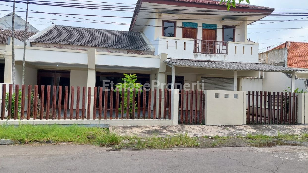 Foto properti Dijual Rumah 2 Lantai Siap Huni Di Jemurandayani Surabaya 1