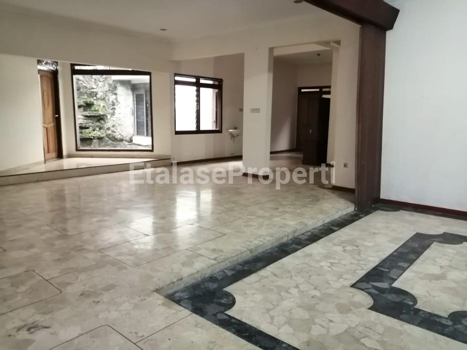 Foto properti Dijual Rumah 2 Lantai Siap Huni Di Jemurandayani Surabaya 3