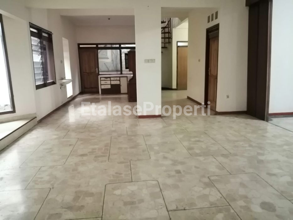 Foto properti Dijual Rumah 2 Lantai Siap Huni Di Jemurandayani Surabaya 4