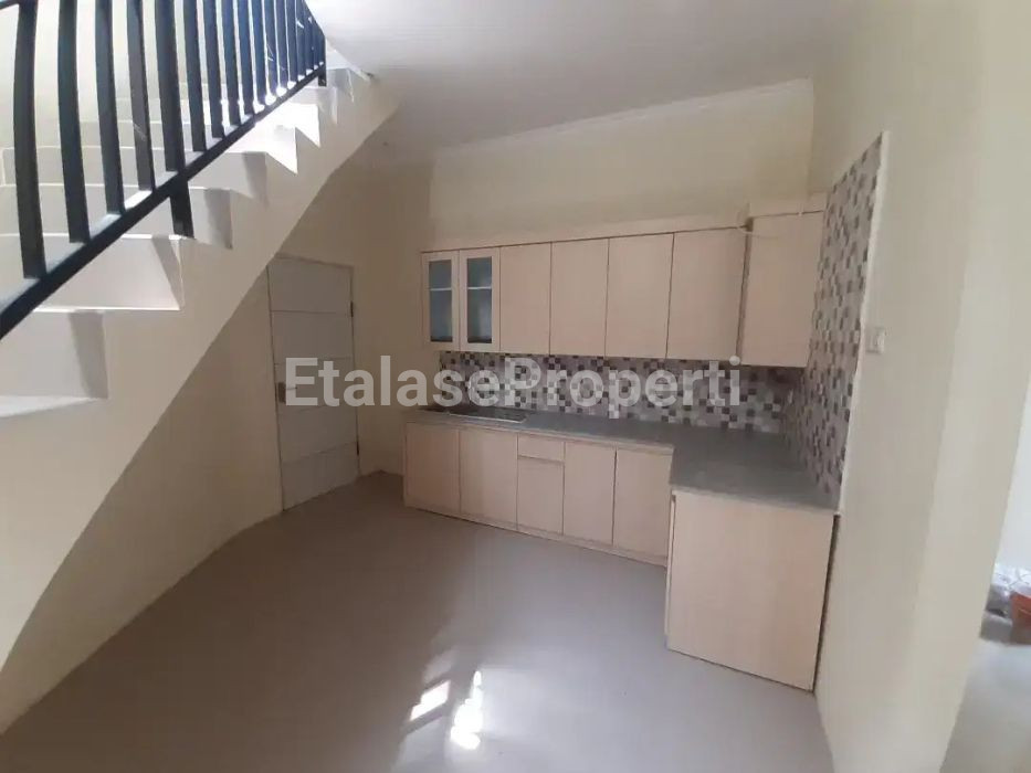 Foto properti Dijual Cepat! Rumah Simokerto 2 Lantai Siap Huni Dekat Kapasan Kenjeran 1