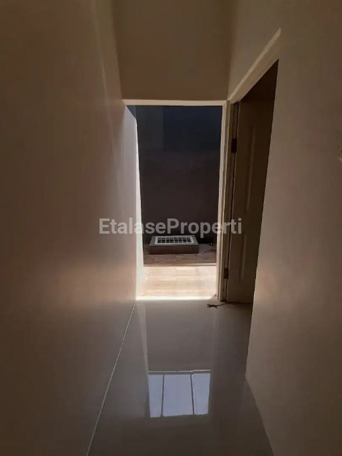 Foto properti Dijual Cepat! Rumah Simokerto 2 Lantai Siap Huni Dekat Kapasan Kenjeran 3