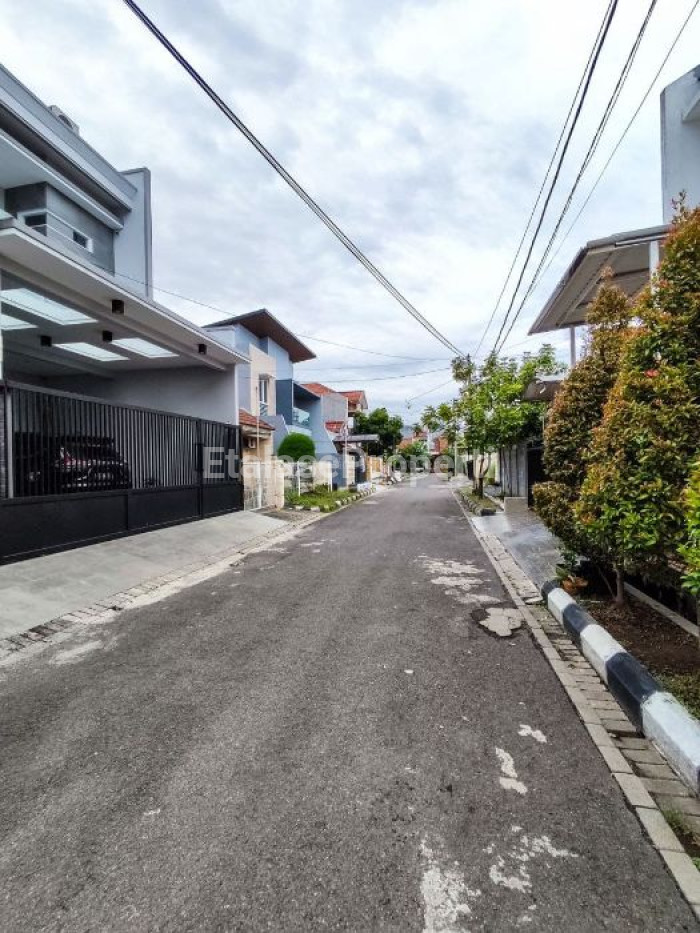 Foto properti Jual Rumah Baru Lebar 8 Sebelah Taman Sutorejo Prima 2