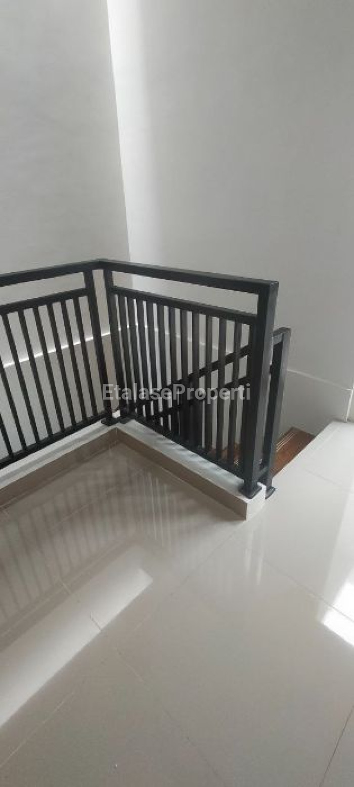 Foto properti Rumah Gress Babatan Pratama 9