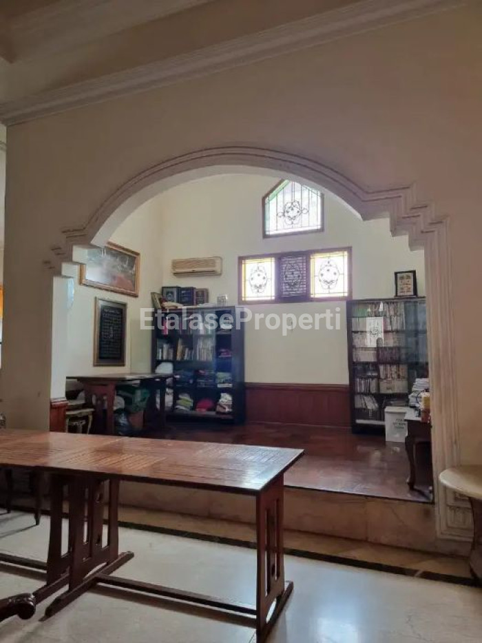 Foto properti ISTIMEWA! Dijual Rumah Manyar Kartika Hook Mewah Strategis Dekat Ngagel 3