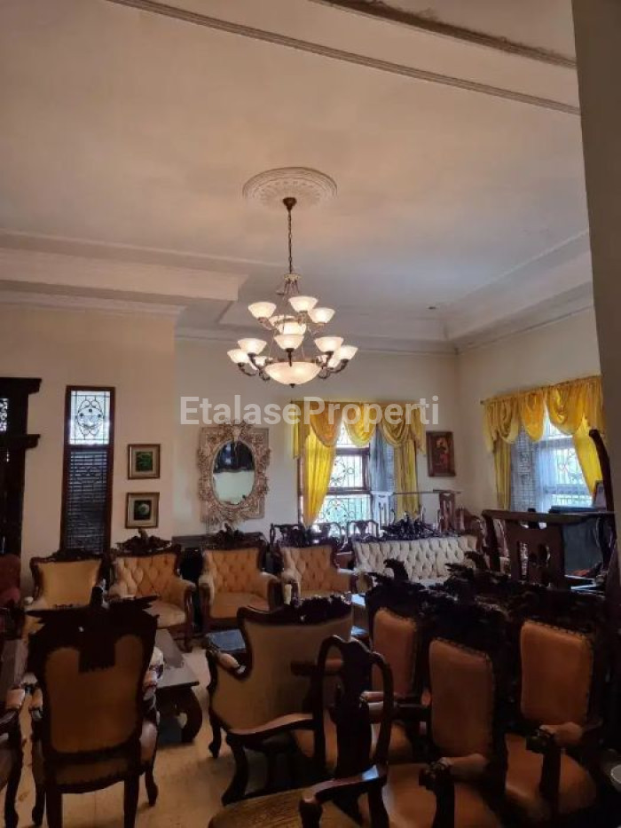 Foto properti ISTIMEWA! Dijual Rumah Manyar Kartika Hook Mewah Strategis Dekat Ngagel 4
