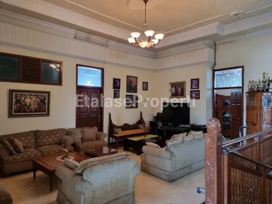 Foto properti ISTIMEWA! Dijual Rumah Manyar Kartika Hook Mewah Strategis Dekat Ngagel 5