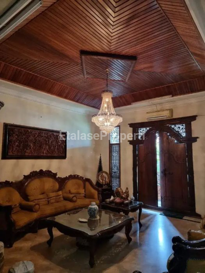 Foto properti ISTIMEWA! Dijual Rumah Manyar Kartika Hook Mewah Strategis Dekat Ngagel 8