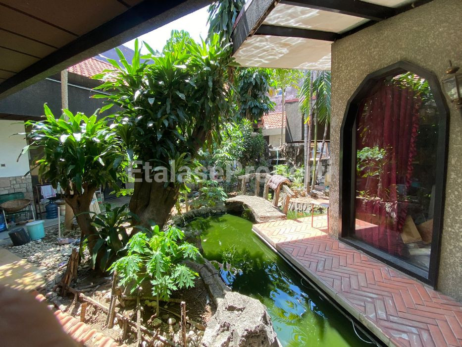 Foto properti House For Sale Raya Darmo 4