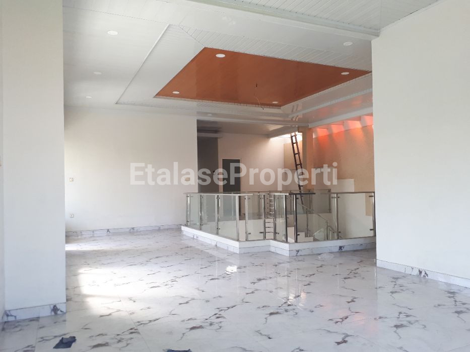 Foto properti JUAL RUMAH  MEWAH BARU BERLOKASI DI JL. DHARMAHUSADA INDAH BARAT, SURABAYA TIMUR 3