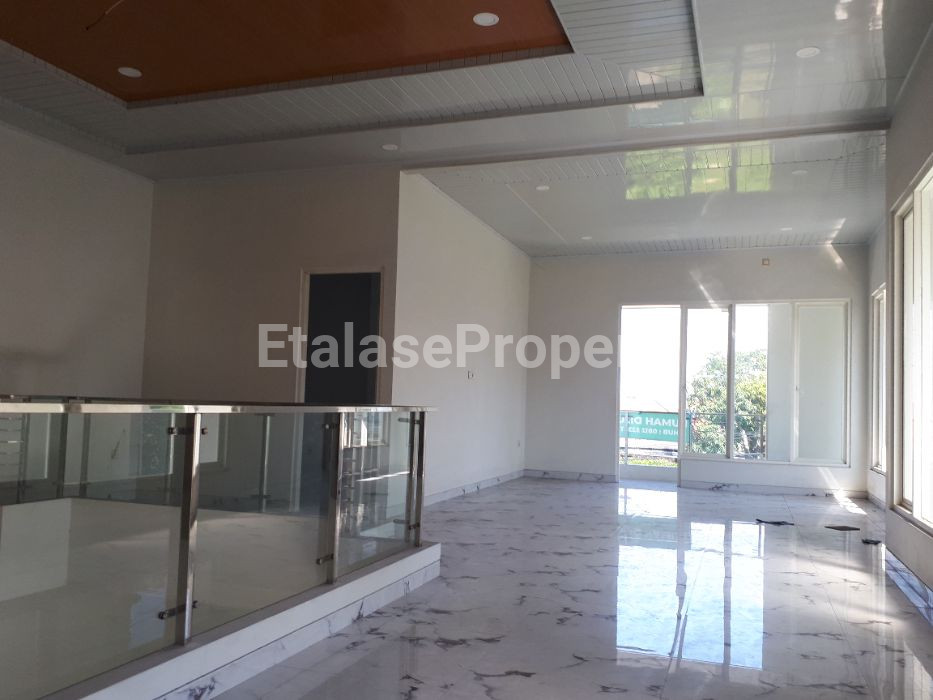 Foto properti JUAL RUMAH  MEWAH BARU BERLOKASI DI JL. DHARMAHUSADA INDAH BARAT, SURABAYA TIMUR 5