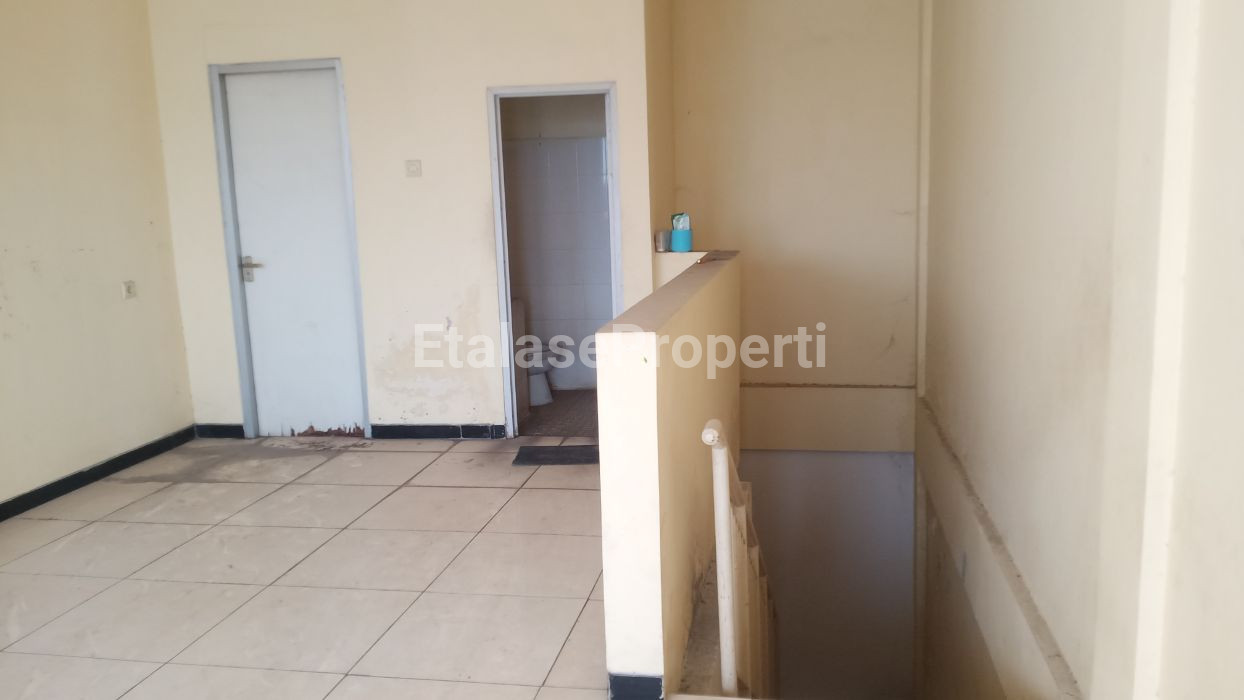 Foto properti RUKO 900JT HADAP JALAN RAYA BENOWO 2