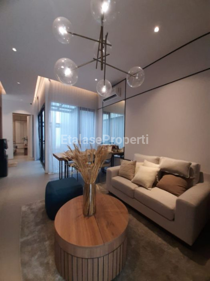 Foto properti Jual Rumah Full Furnish Darmo Permai Timur 2