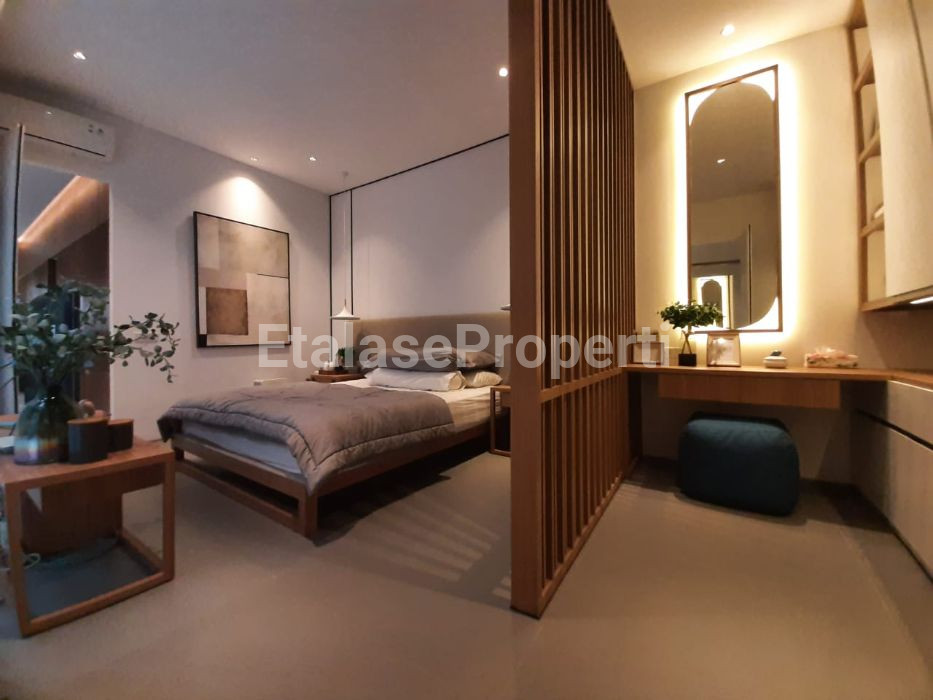 Foto properti Jual Rumah Full Furnish Darmo Permai Timur 3