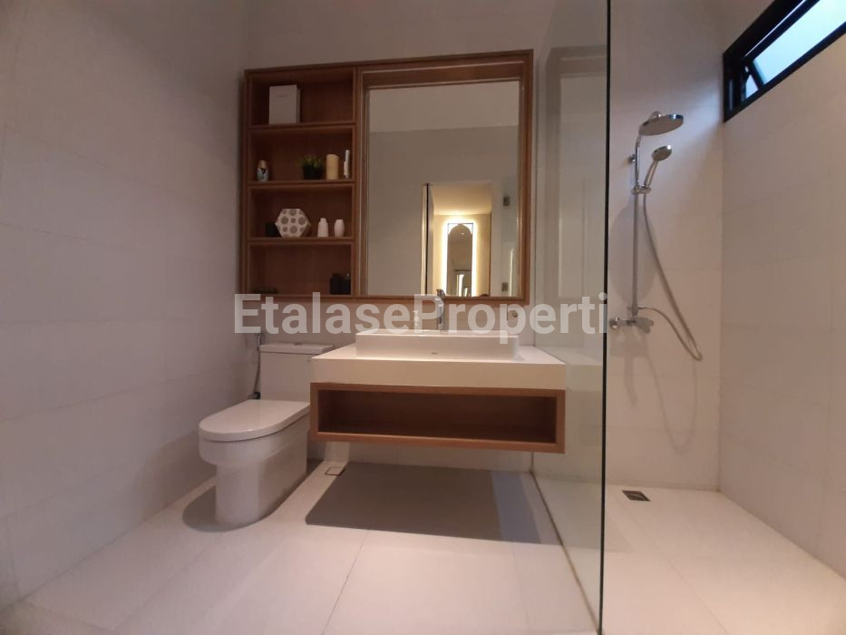 Foto properti Jual Rumah Full Furnish Darmo Permai Timur 4