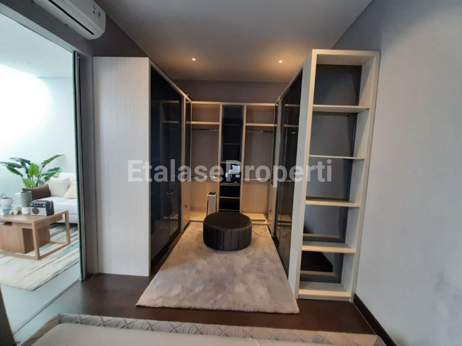 Foto properti Jual Rumah Full Furnish Darmo Permai Timur 7
