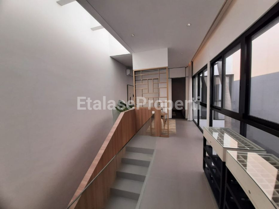 Foto properti Jual Rumah Full Furnish Darmo Permai Timur 9