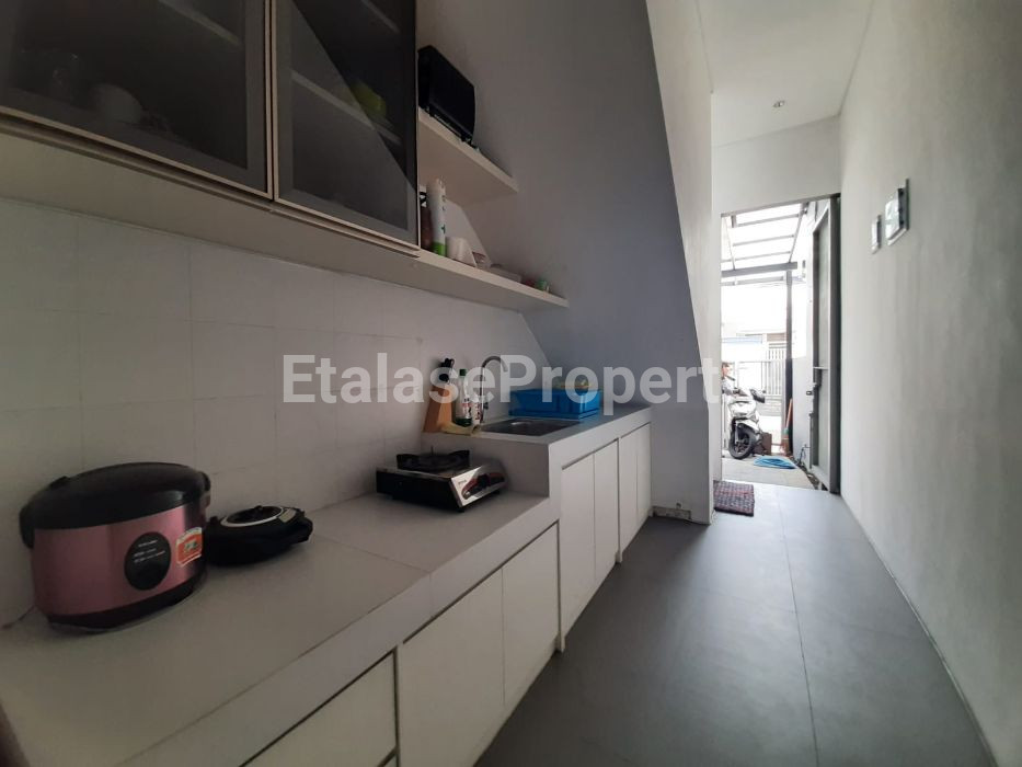 Foto properti Jual Rumah Full Furnish Darmo Permai Timur 10