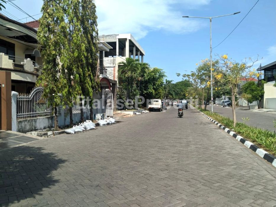 Foto properti Dijual Rumah 2 Lantai Jalan Raya Kembar Utama Sidosermo Indah 2
