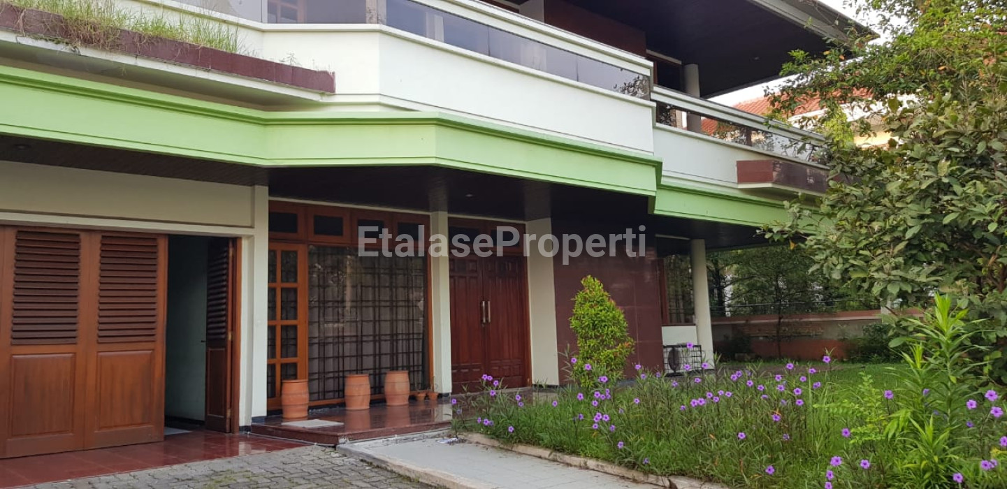 Foto properti Rumah Puncak Permai Utara Fasilitas Lengkap Siap Huni Di Surabaya Barat 2