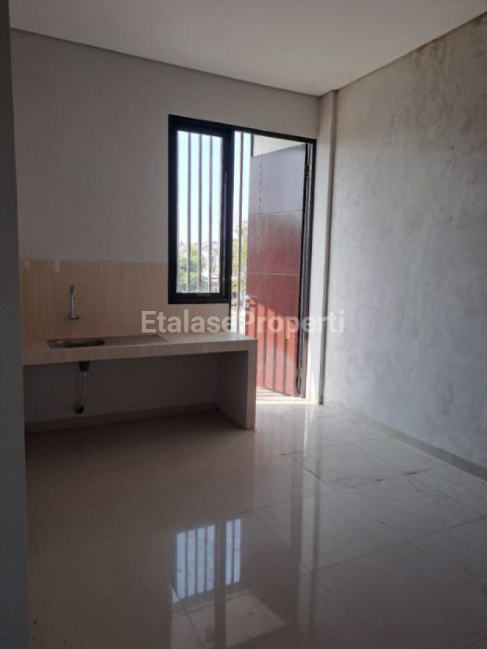 Foto properti Disewakan Ruko 2 Lantai 5