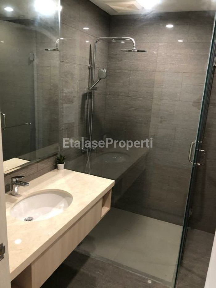 Foto properti Disewakan ONE EAST Apartment Full Furnished Mewah 8