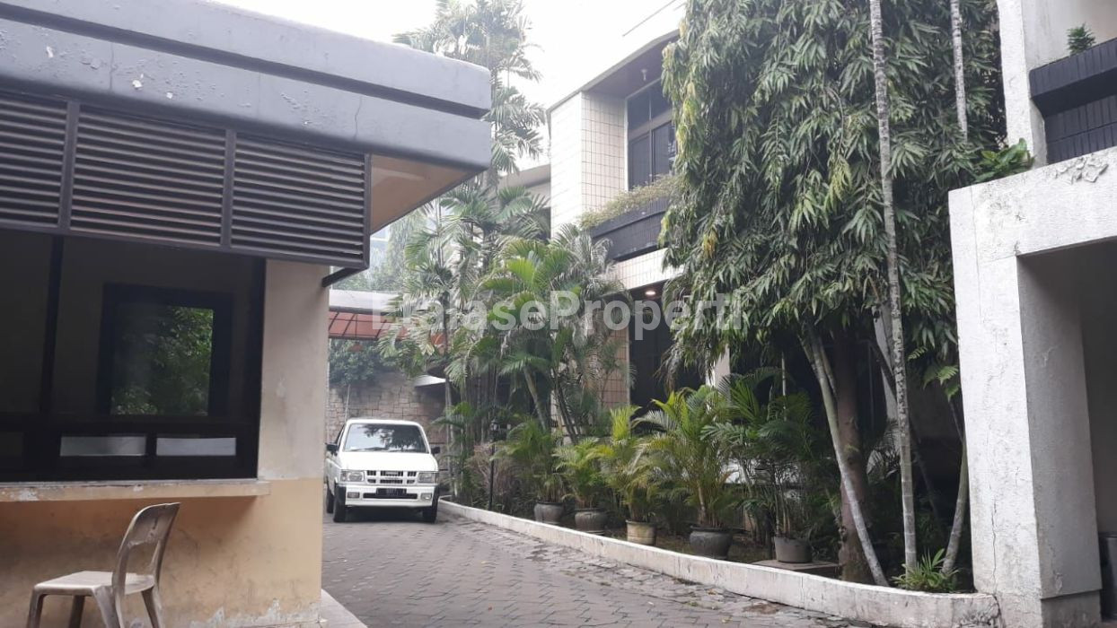 Foto properti Raya Dharmahusada 8