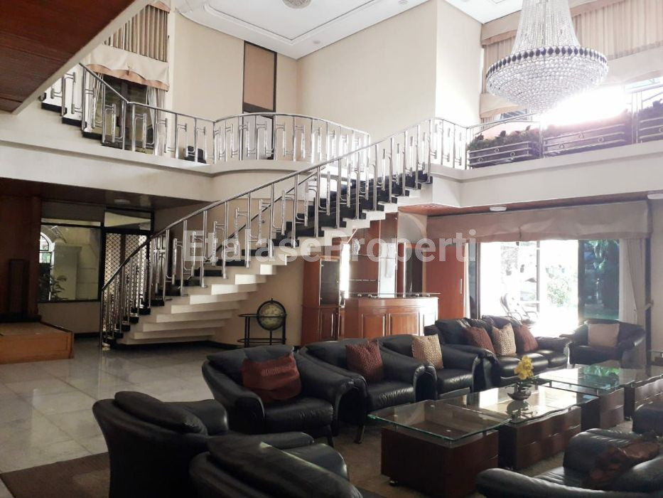 Foto properti Raya Dharmahusada 9