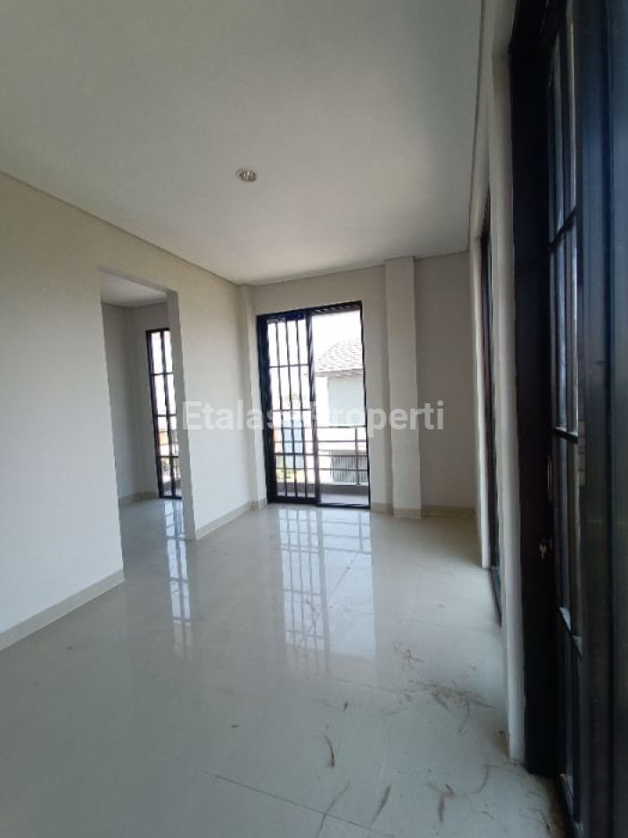 Foto properti Disewakan Ruko 3 Lantai 7