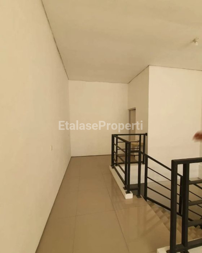Foto properti BU - Dijual Ruko 3 Lantai Di City 9 4