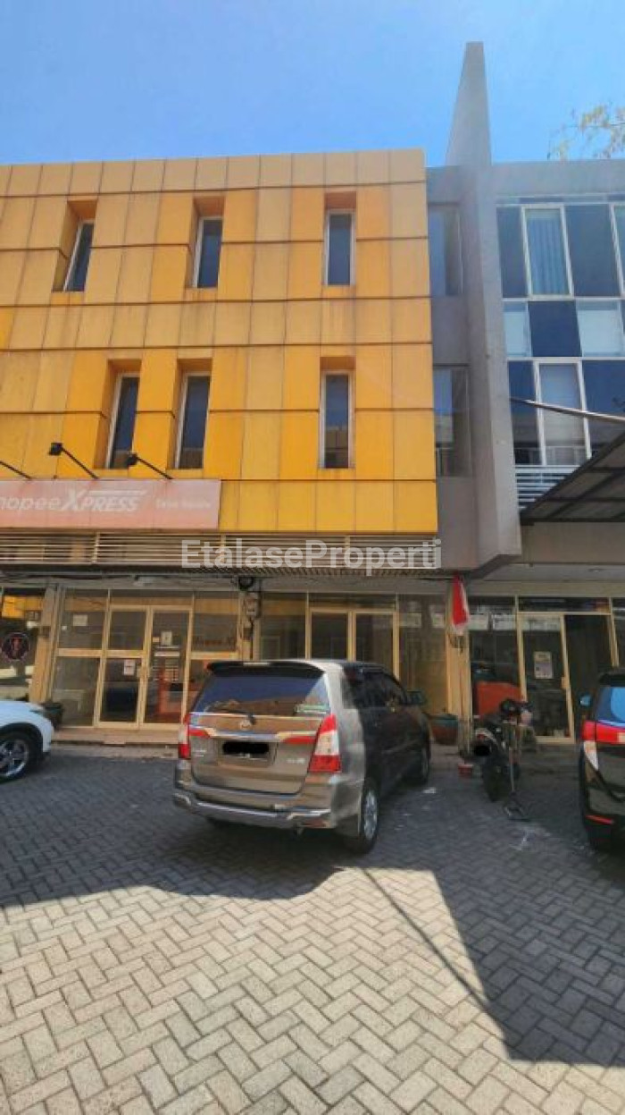 Foto properti *Disewakan Ruko Este Square MERR* 1