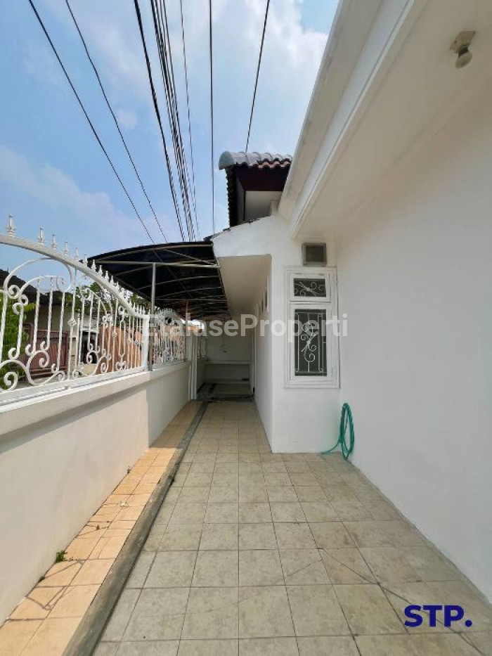 Foto properti Rumah Hoek Siap Huni Di Mulyosari Prima 2