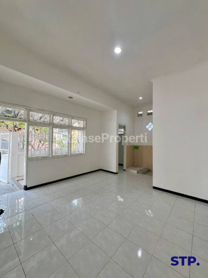 Foto properti Rumah Hoek Siap Huni Di Mulyosari Prima 4