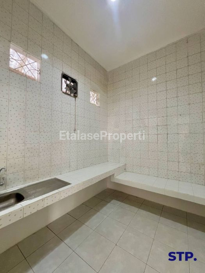Foto properti Rumah Hoek Siap Huni Di Mulyosari Prima 5