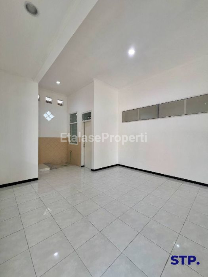 Foto properti Rumah Hoek Siap Huni Di Mulyosari Prima 6
