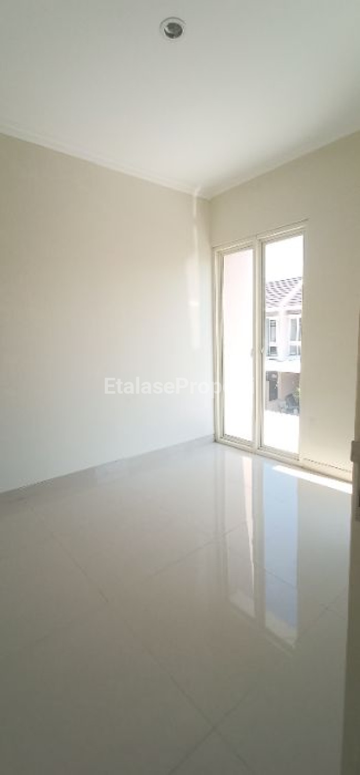 Foto properti Dijual/Disewakan Rumah 2 Lantai 3