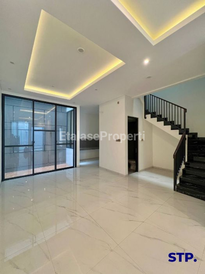 Foto properti 3 Unit! Townhouse Mewah 3 Lantai Di Pakis Tirtoasri Tipe Hook 3