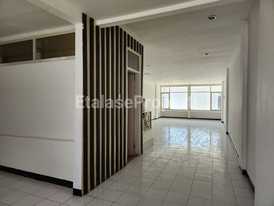 Foto properti DISEWAKAN Ruko 3 Lantai  SIAP PAKAI 2