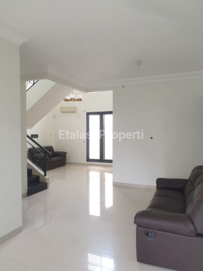 Foto properti Rumah Disewakan Dharmahusada Mas Surabaya 2