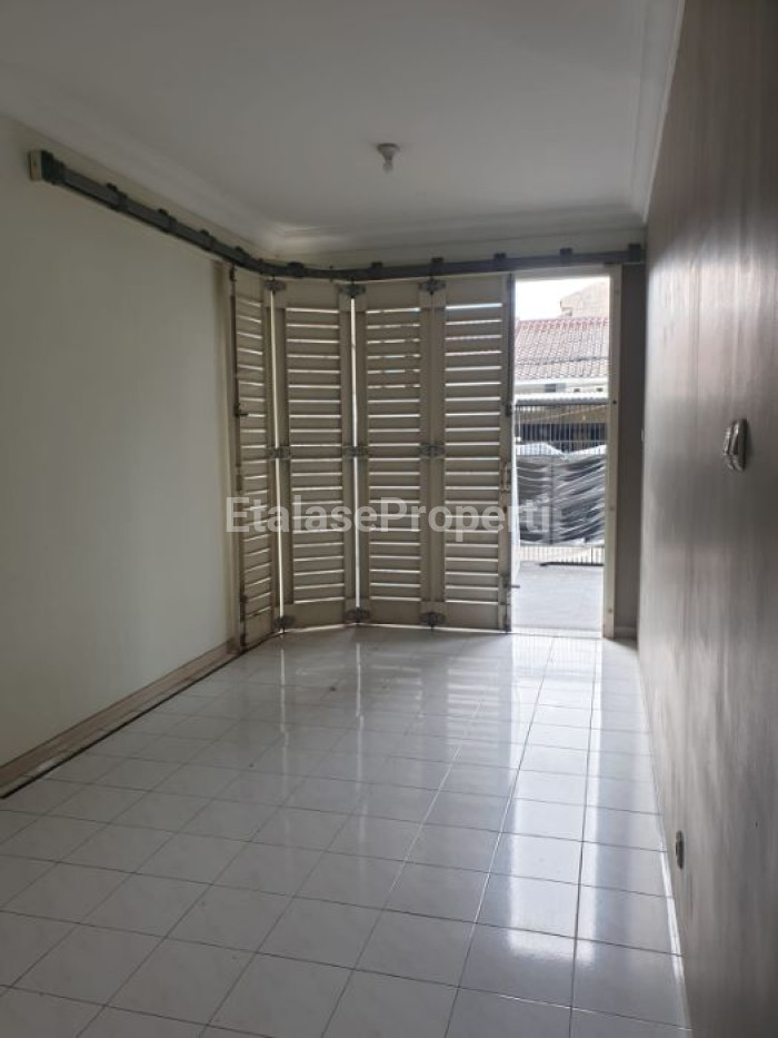 Foto properti Rumah Disewakan Dharmahusada Mas Surabaya 6
