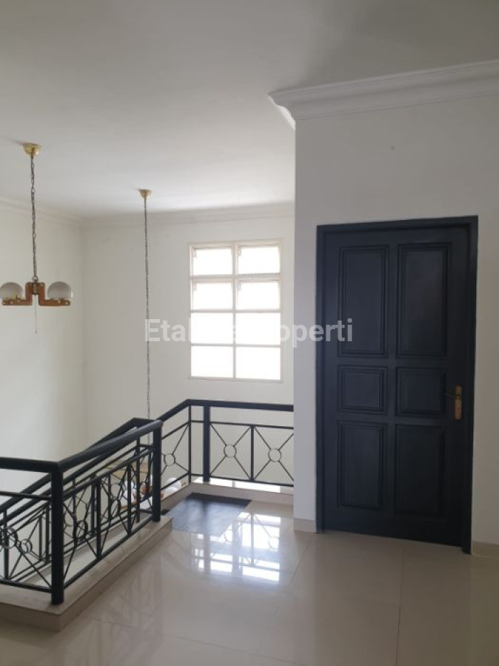 Foto properti Rumah Disewakan Dharmahusada Mas Surabaya 7
